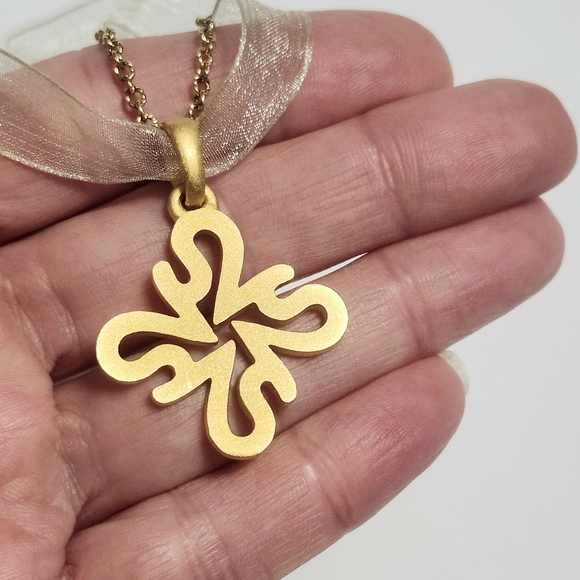 VERA WANG 18KT Gold over Silver Logo Signature Nec - Picture 8 of 10